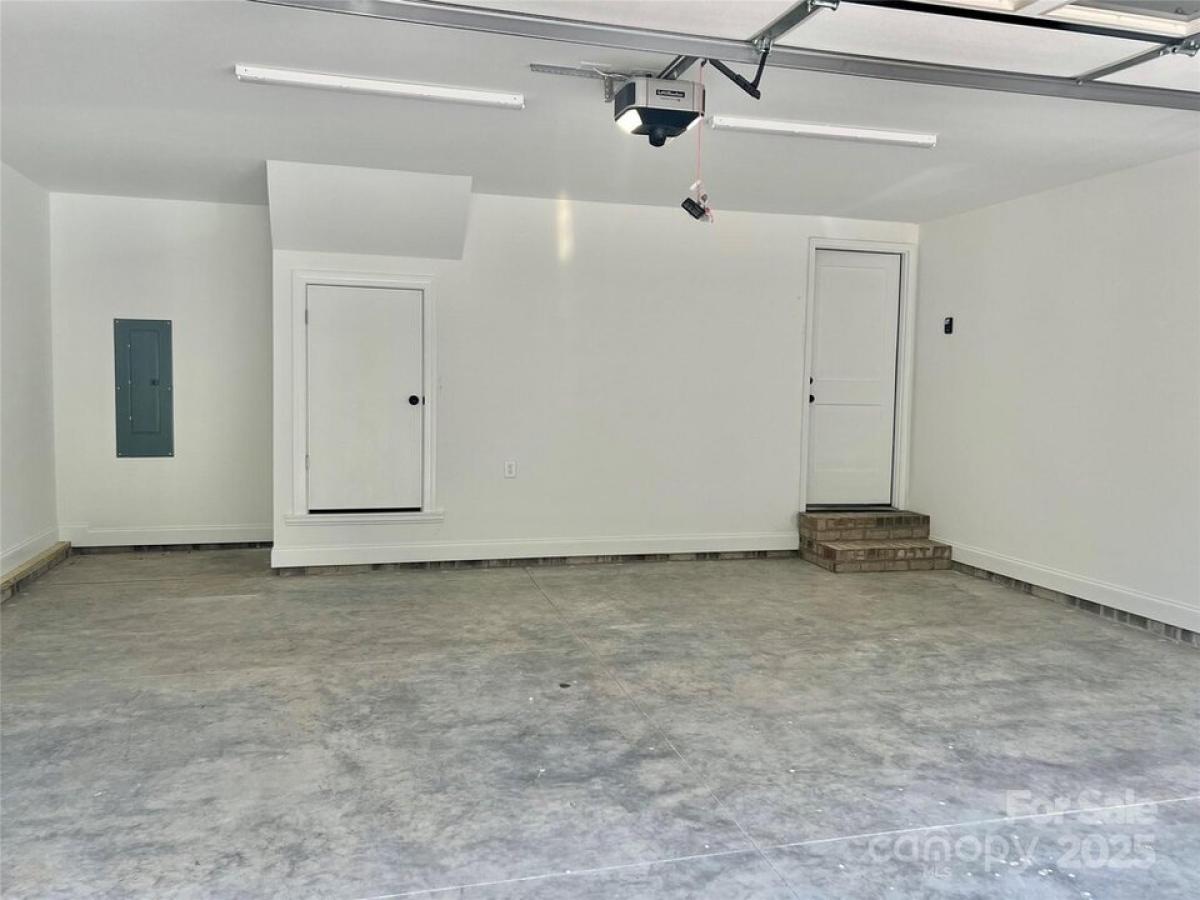 Picture of Home For Sale in Salisbury, North Carolina, United States