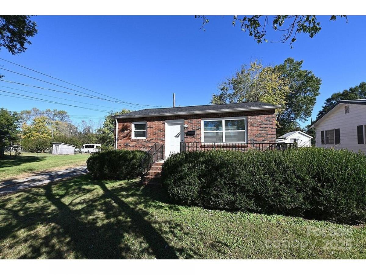 Picture of Home For Sale in Newton, North Carolina, United States