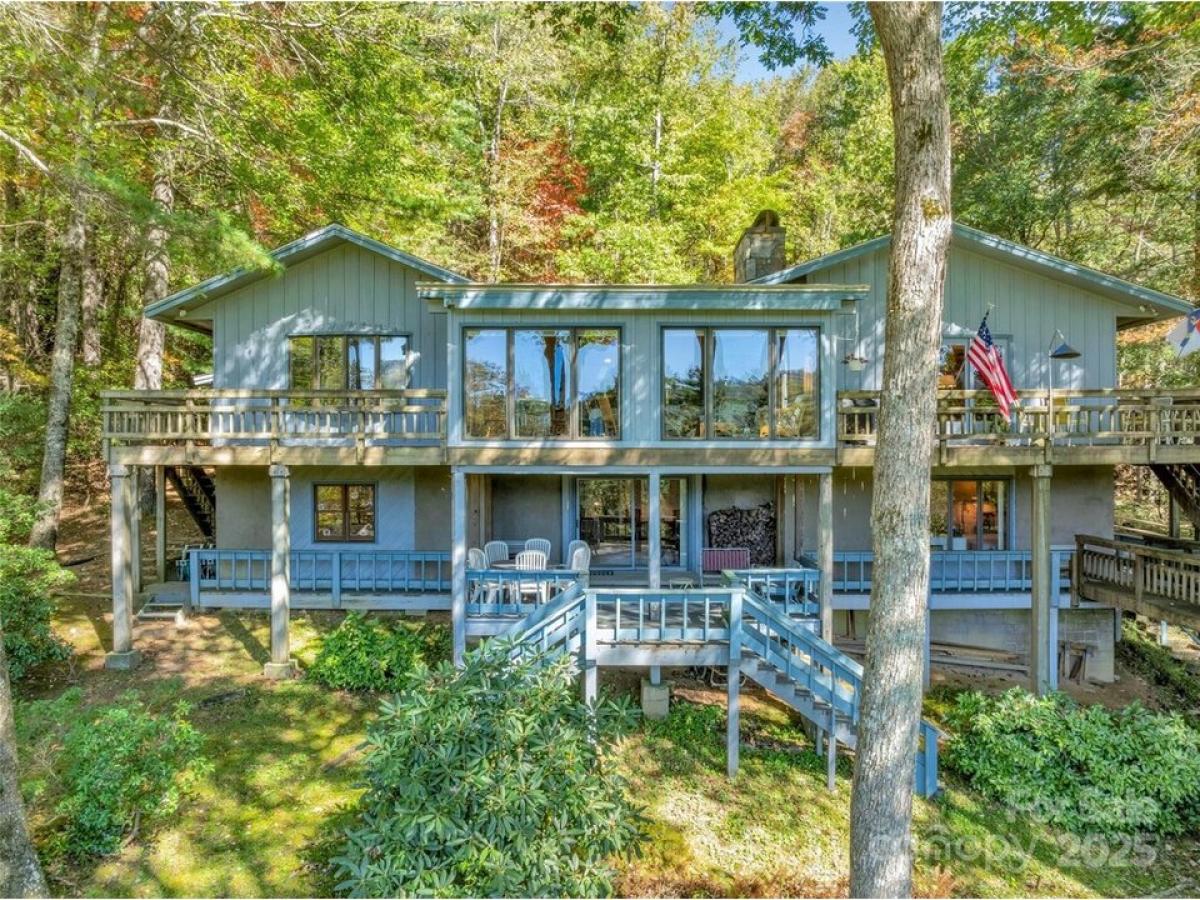 Picture of Home For Sale in Lake Toxaway, North Carolina, United States