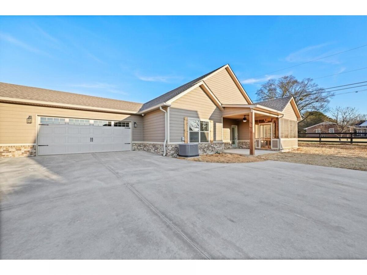 Picture of Home For Sale in Chatsworth, Georgia, United States