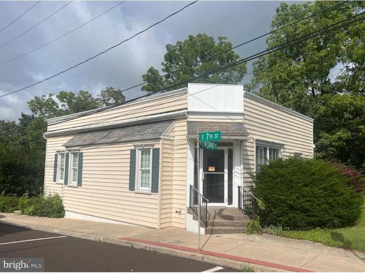 Picture of Home For Sale in Perkasie, Pennsylvania, United States