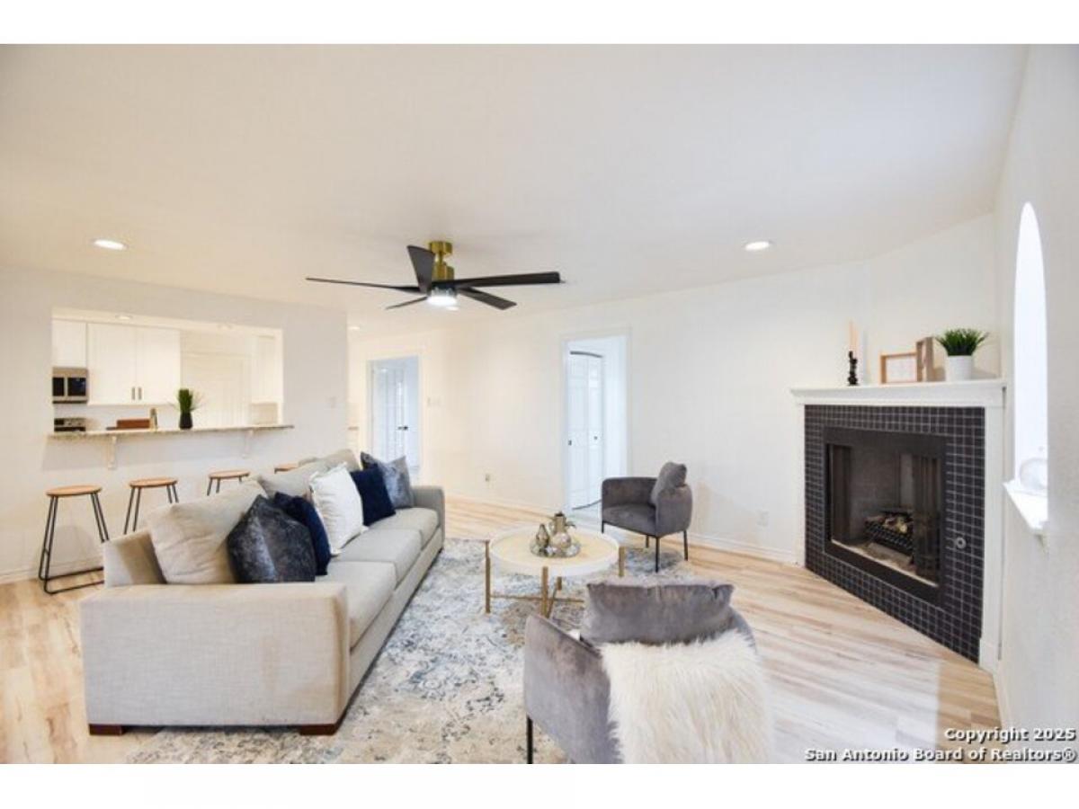 Picture of Home For Sale in Kerrville, Texas, United States