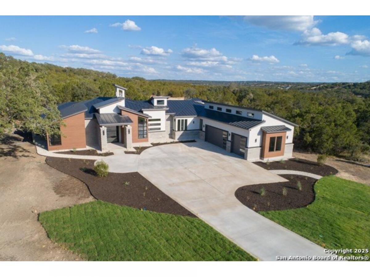 Picture of Home For Sale in Canyon Lake, Texas, United States