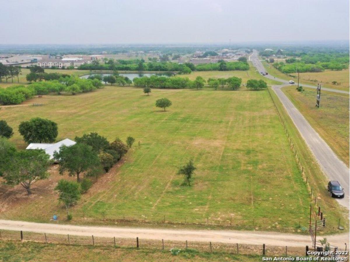 Picture of Home For Sale in La Vernia, Texas, United States