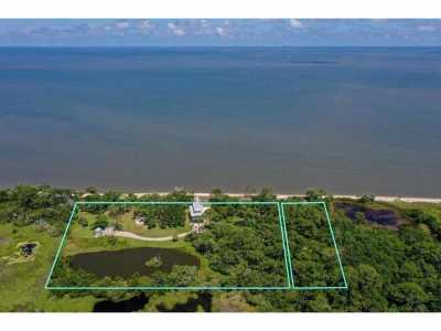 Home For Sale in Eastpoint, Florida