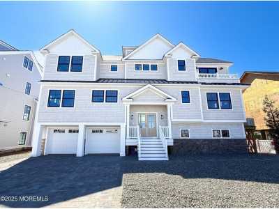 Home For Sale in Mantoloking, New Jersey
