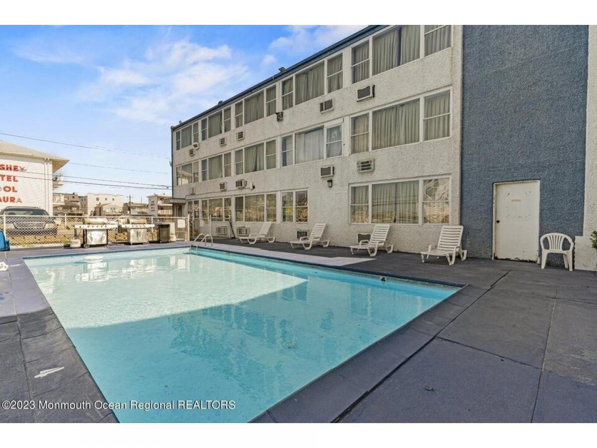 Picture of Home For Sale in Seaside Heights, New Jersey, United States