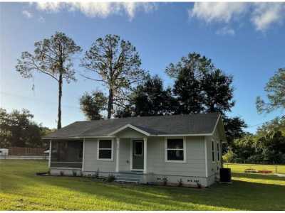 Home For Rent in Citra, Florida