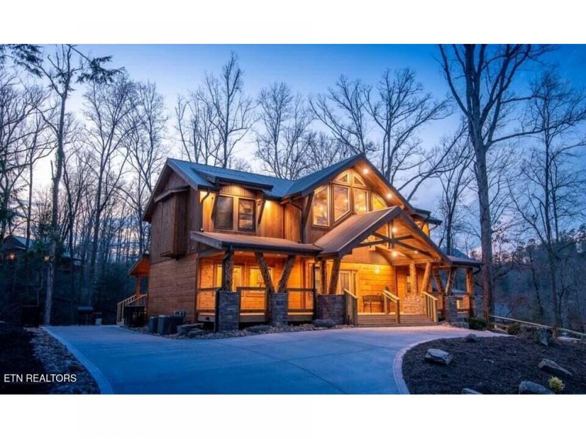 Picture of Home For Sale in Sevierville, Tennessee, United States