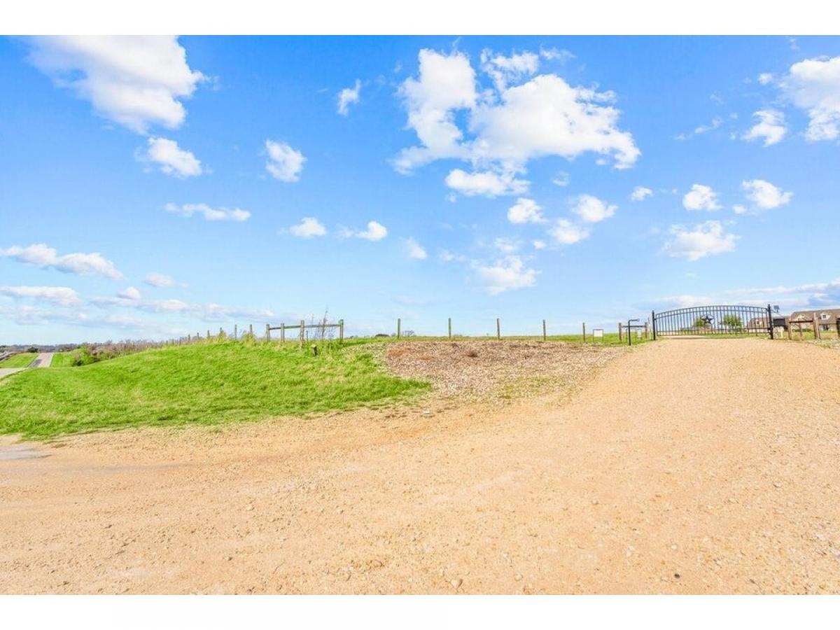 Picture of Residential Land For Sale in Brenham, Texas, United States