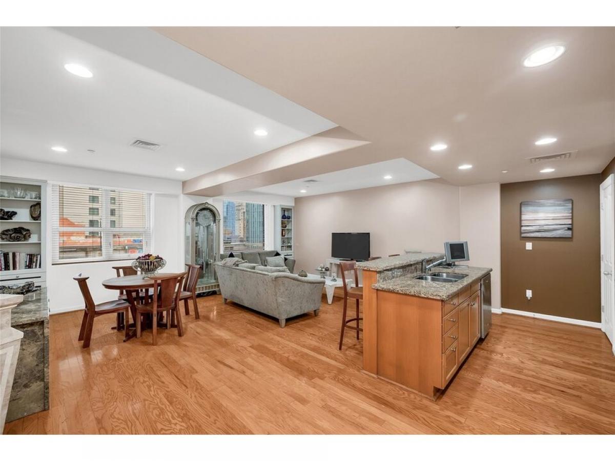 Picture of Home For Sale in Houston, Texas, United States