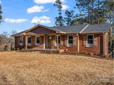 Home For Sale in Rutherfordton, North Carolina
