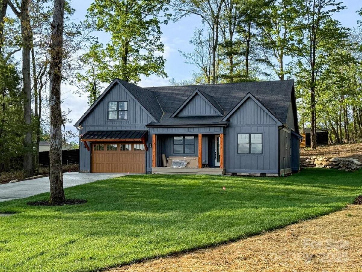 Picture of Home For Sale in Mills River, North Carolina, United States