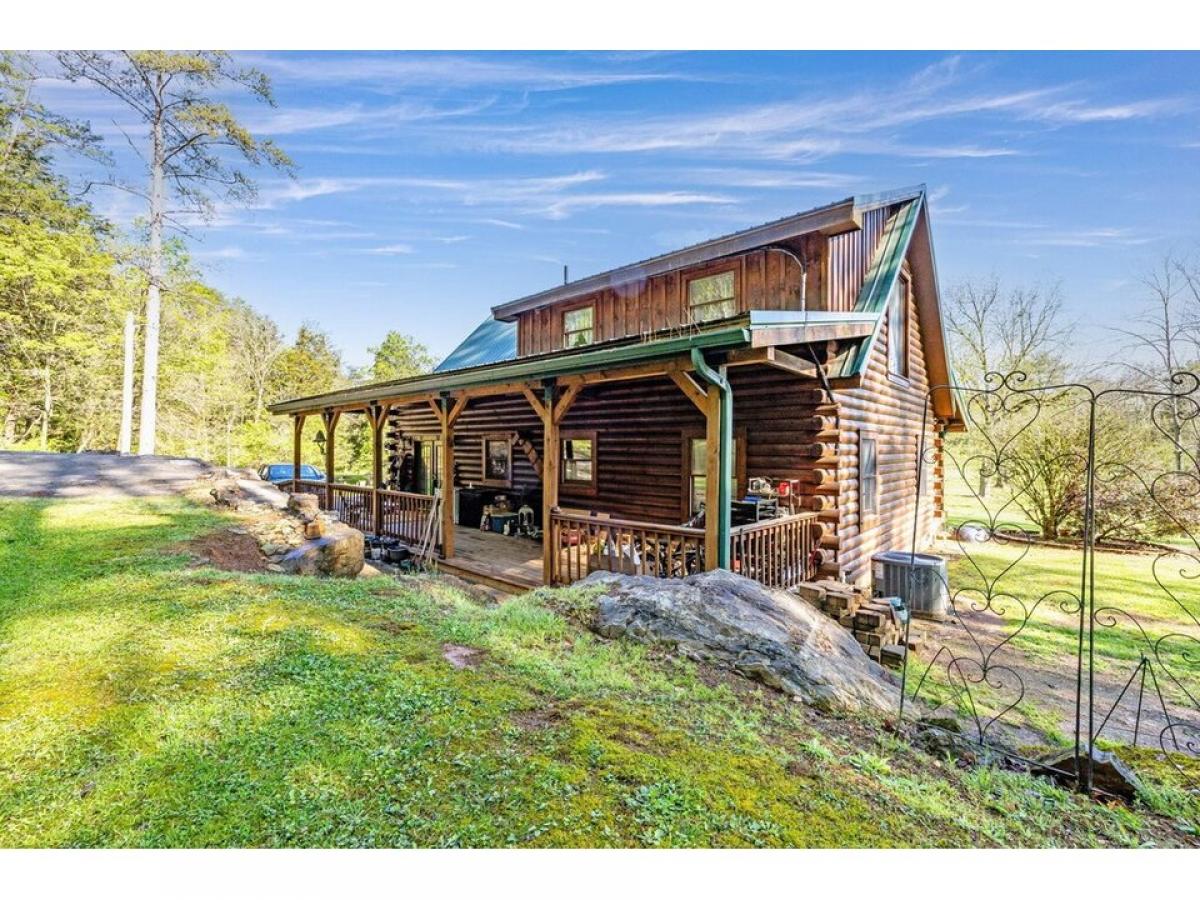 Picture of Home For Sale in Rising Fawn, Georgia, United States
