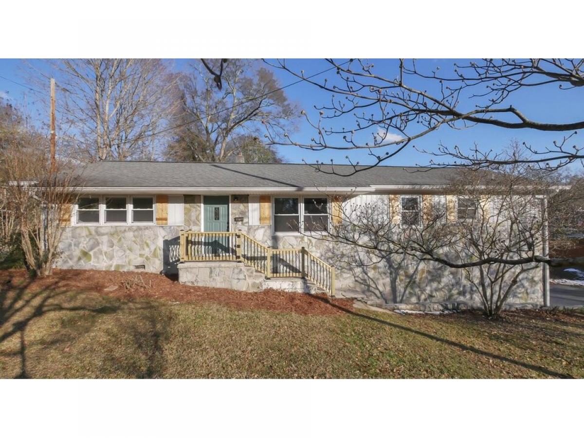 Picture of Home For Sale in Chickamauga, Georgia, United States