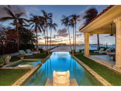 Home For Sale in Lantana, Florida