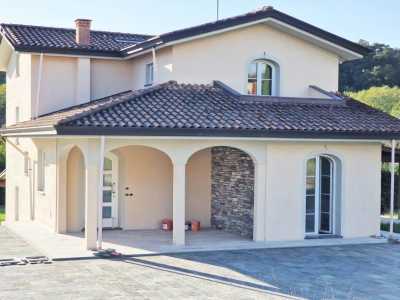 Villa For Sale in Capannori, Italy