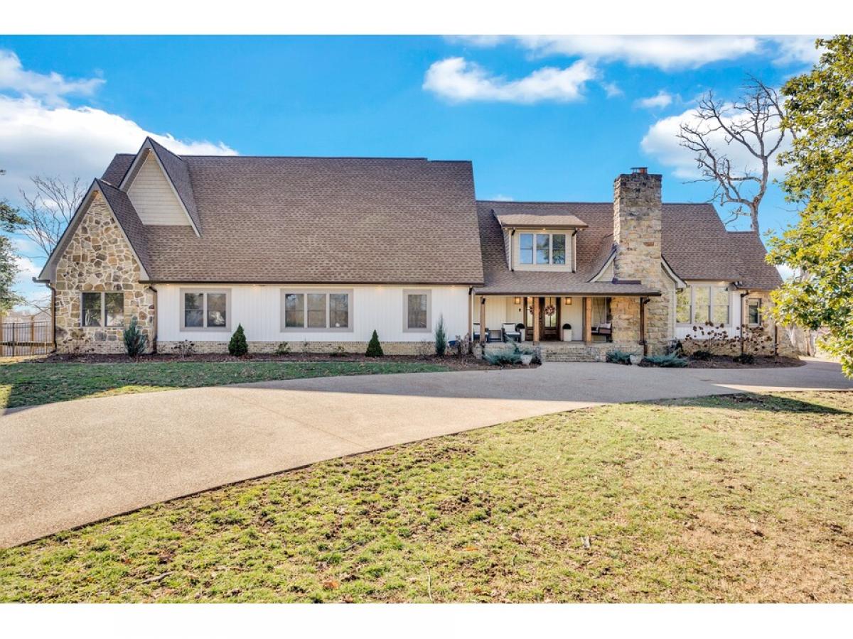 Picture of Home For Sale in Monterey, Tennessee, United States