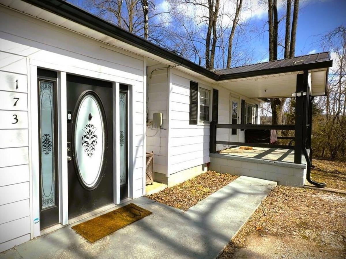 Picture of Home For Sale in Livingston, Tennessee, United States