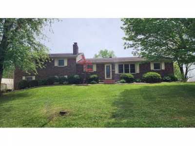 Home For Sale in Albany, Kentucky
