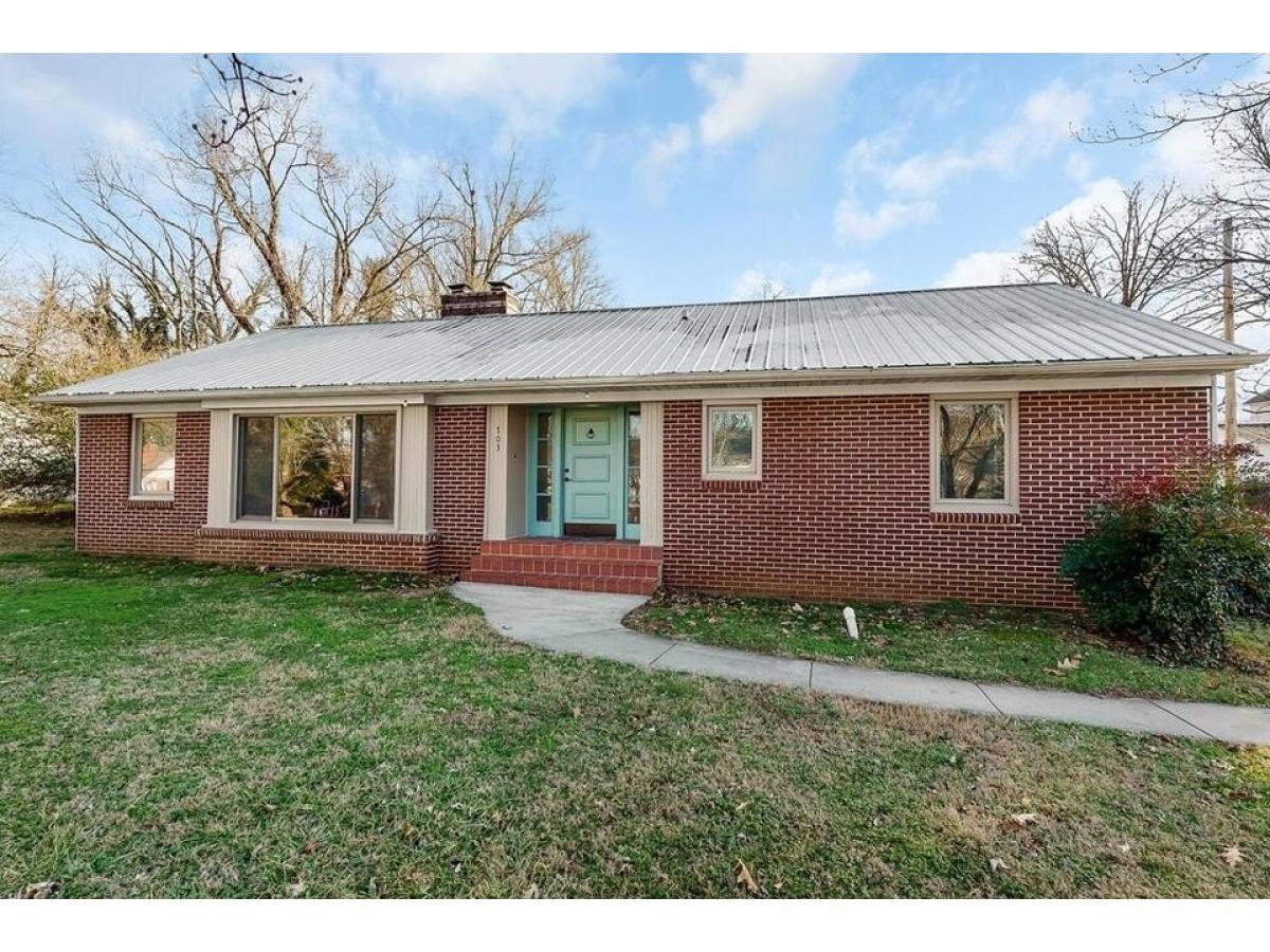 Picture of Home For Sale in Livingston, Tennessee, United States