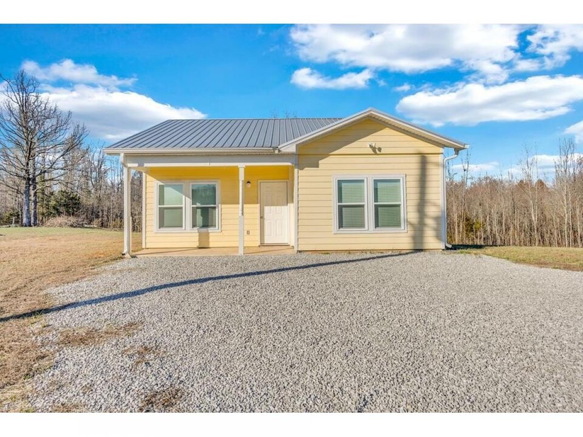 Picture of Home For Sale in Quebeck, Tennessee, United States