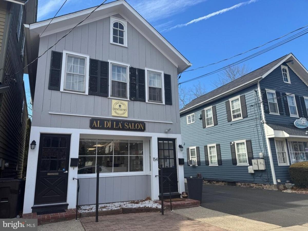 Picture of Home For Sale in Newtown, Pennsylvania, United States