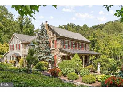 Home For Sale in Kintnersville, Pennsylvania