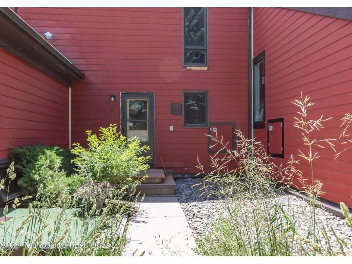Picture of Home For Sale in Jackson, Wyoming, United States