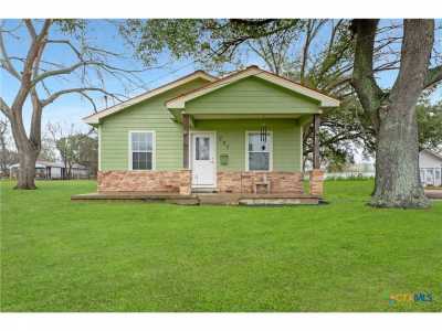 Home For Sale in Luling, Texas