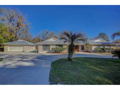 Home For Sale in Satsuma, Florida
