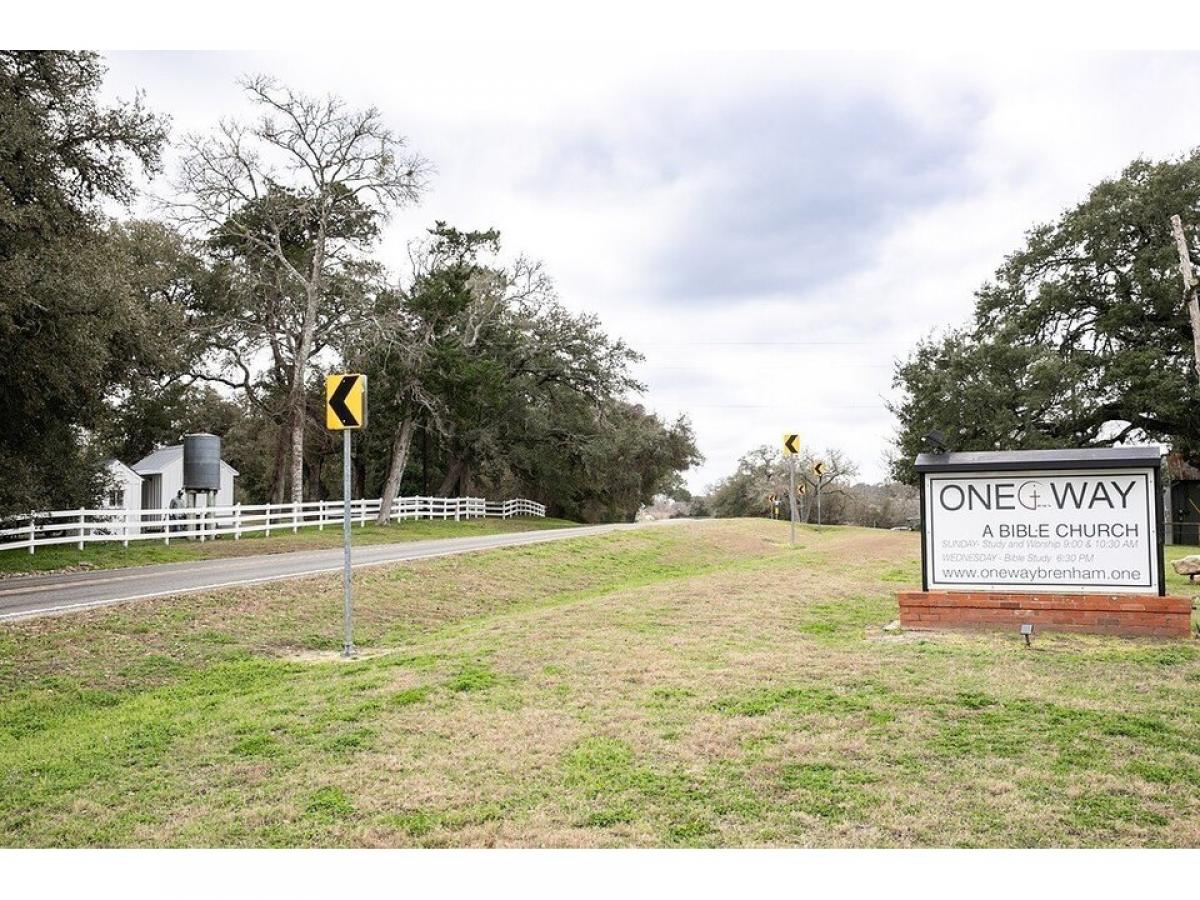 Picture of Home For Sale in Brenham, Texas, United States