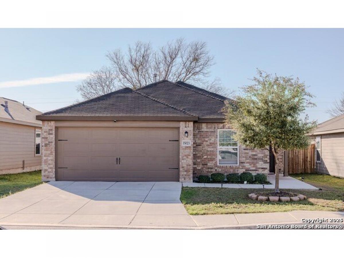 Picture of Home For Sale in Von Ormy, Texas, United States