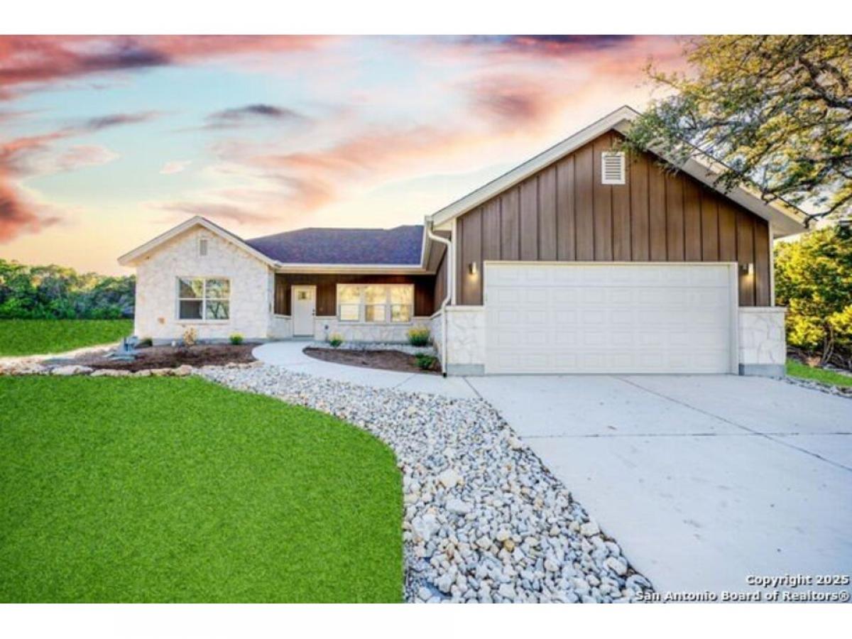 Picture of Home For Sale in Canyon Lake, Texas, United States