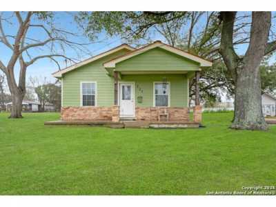 Home For Sale in Luling, Texas