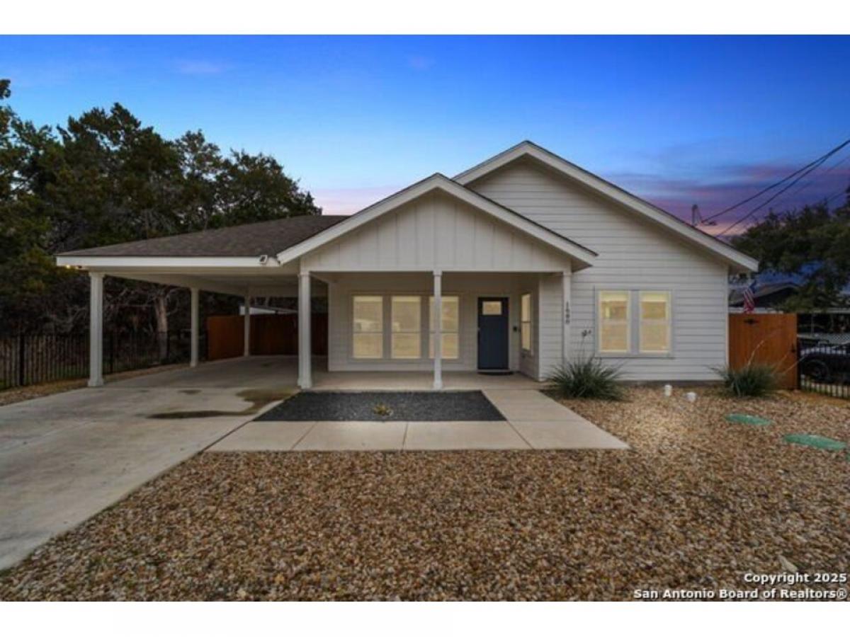 Picture of Home For Sale in Canyon Lake, Texas, United States