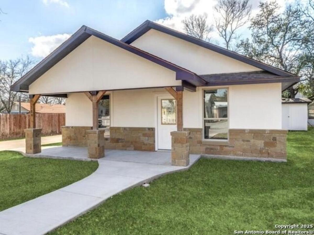 Picture of Home For Sale in Kerrville, Texas, United States