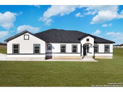 Home For Sale in Floresville, Texas