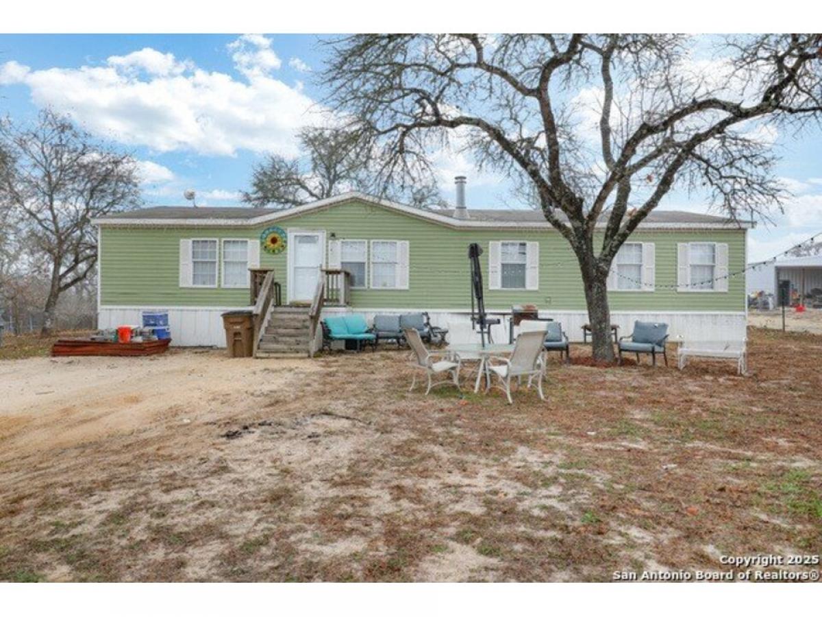 Picture of Home For Sale in Elmendorf, Texas, United States