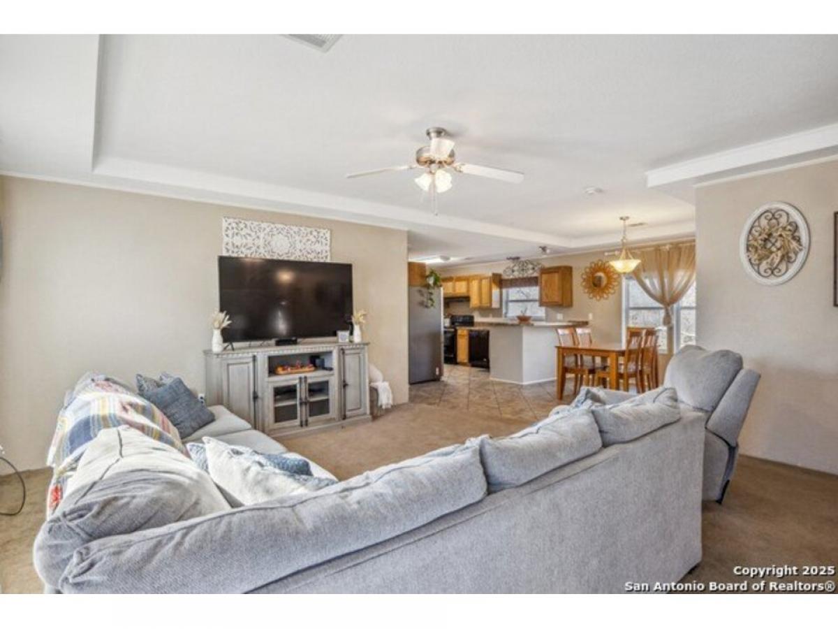 Picture of Home For Sale in Poteet, Texas, United States