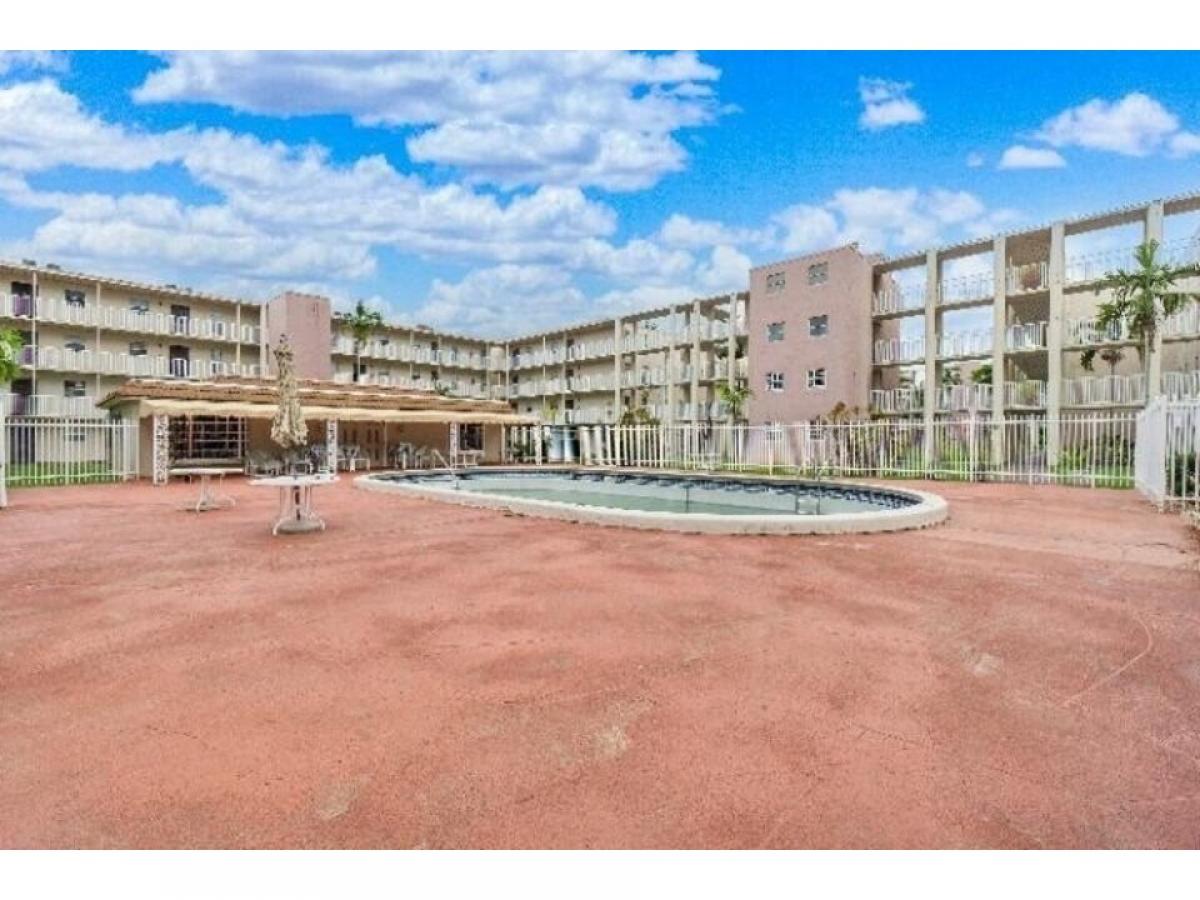 Picture of Home For Sale in Lauderhill, Florida, United States