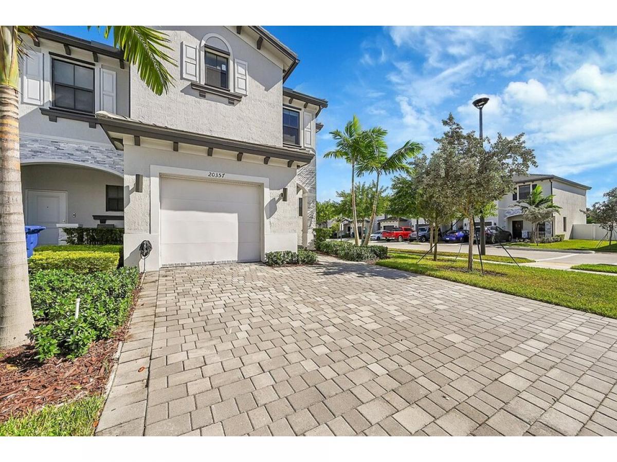 Picture of Home For Sale in Miami Gardens, Florida, United States
