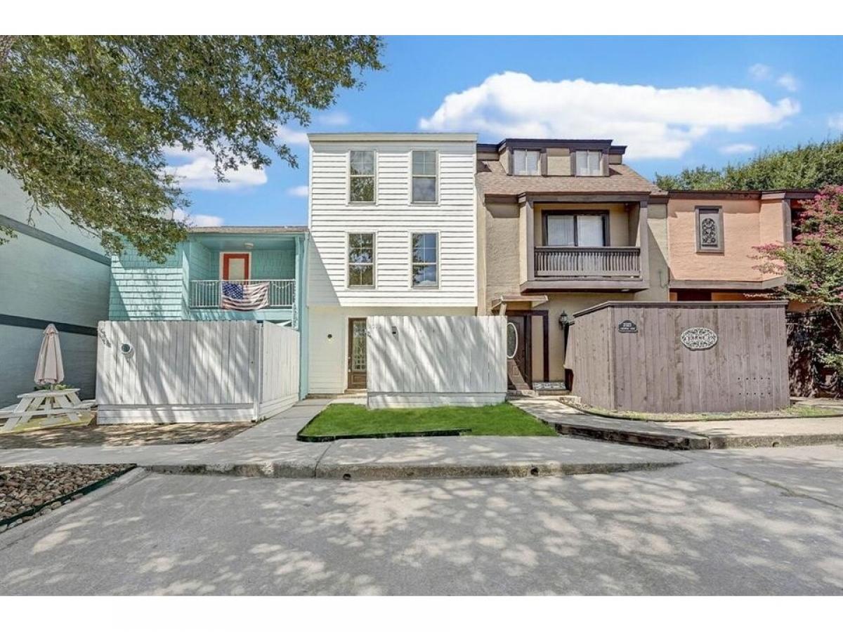 Picture of Home For Sale in Willis, Texas, United States