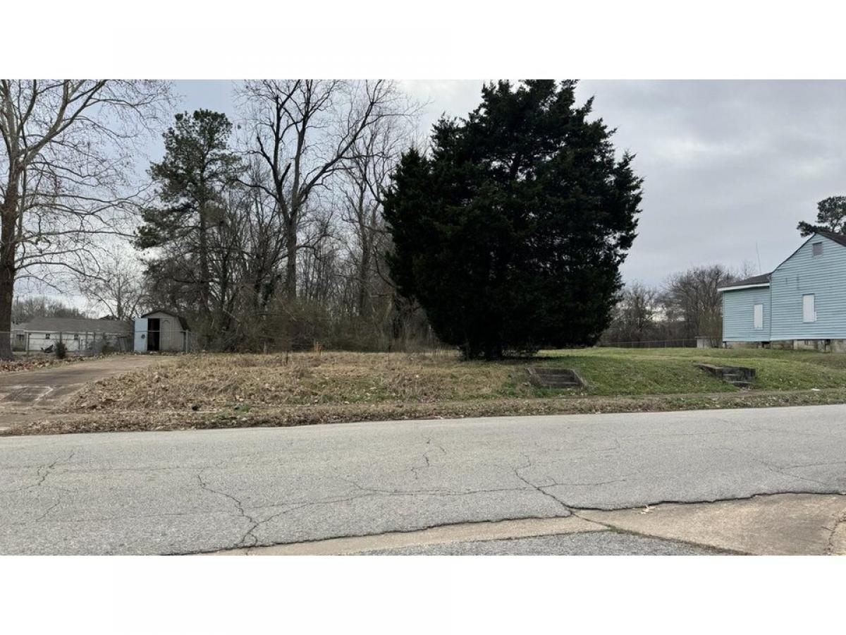 Picture of Residential Land For Sale in Jackson, Tennessee, United States