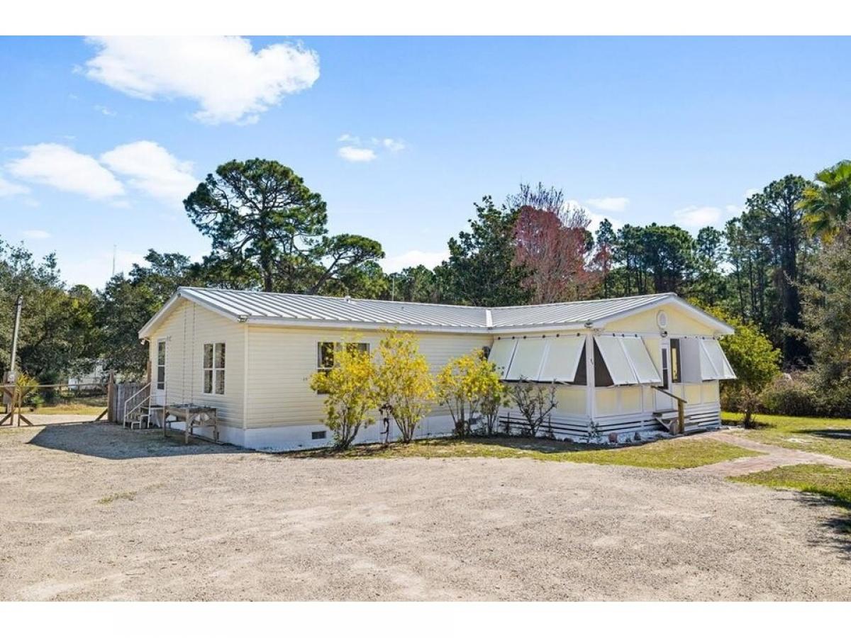 Picture of Home For Sale in Eastpoint, Florida, United States