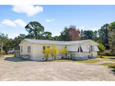 Home For Sale in Eastpoint, Florida