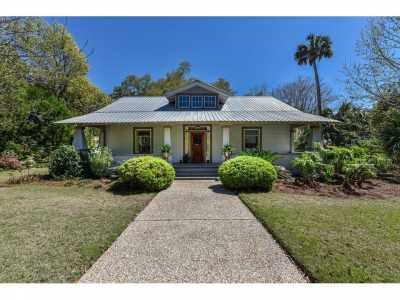 Home For Sale in Apalachicola, Florida