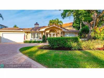Home For Sale in Lighthouse Point, Florida