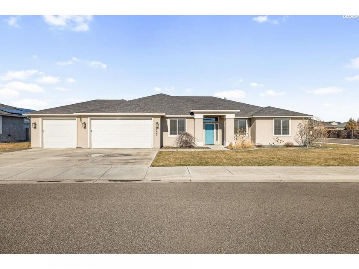 Picture of Home For Sale in West Richland, Washington, United States