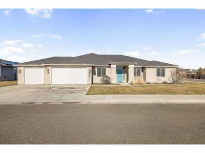 Home For Sale in West Richland, Washington